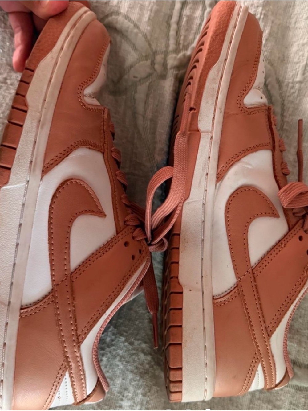 Nike dunks Sneakers in rose gold pink and White